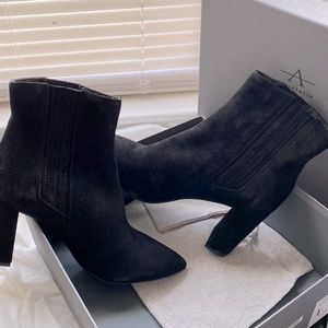 Aquatalia black suede block heel booties size 9.5